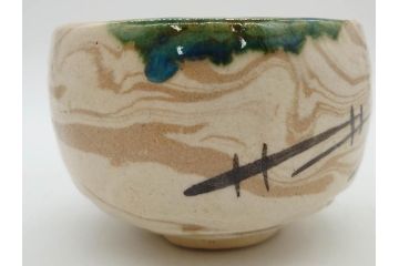 加藤光右衛門　織部　約13cm　4.1寸　柔らかな風合いを感じる抹茶碗(美濃、植物、茶道具、茶陶、四寸一分、和食器、共布、共箱付き)(R-078251)