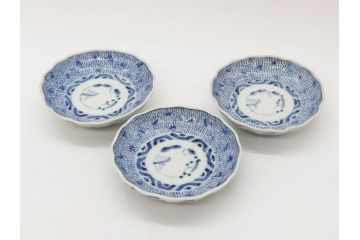 江戸後期　古伊万里　成化年製　微塵唐草文染付　約11cm　3.5寸　繊細な線描きが見事な小皿3枚セット(みじんからくさ、和皿、和食器、三寸五分)(R-078254)