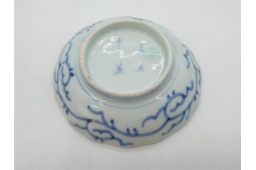 江戸後期　古伊万里　成化年製　微塵唐草文染付　約11cm　3.5寸　繊細な線描きが見事な小皿3枚セット(みじんからくさ、和皿、和食器、三寸五分)(R-078254)