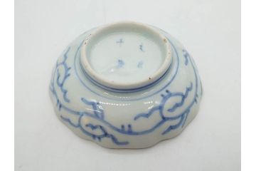 江戸後期　古伊万里　成化年製　微塵唐草文染付　約11cm　3.5寸　繊細な線描きが見事な小皿3枚セット(みじんからくさ、和皿、和食器、三寸五分)(R-078254)