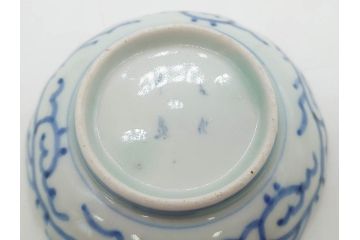 江戸後期　古伊万里　成化年製　微塵唐草文染付　約11cm　3.5寸　繊細な線描きが見事な小皿3枚セット(みじんからくさ、和皿、和食器、三寸五分)(R-078254)