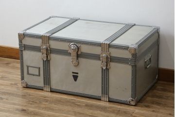 ビンテージ雑貨　MITSUKOSHI　BANKOKU　お部屋のアクセントになるジュラルミン船トランク(ジュラルミントランク、舟トランク、アルミトランク、センターテーブル、ローテーブル、収納、ディスプレイ、ヴィンテージ)(R-078266)