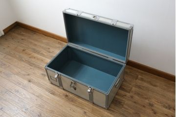 ビンテージ雑貨　MITSUKOSHI　BANKOKU　お部屋のアクセントになるジュラルミン船トランク(ジュラルミントランク、舟トランク、アルミトランク、センターテーブル、ローテーブル、収納、ディスプレイ、ヴィンテージ)(R-078266)