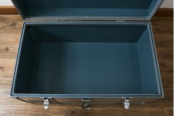 ビンテージ雑貨　MITSUKOSHI　BANKOKU　お部屋のアクセントになるジュラルミン船トランク(ジュラルミントランク、舟トランク、アルミトランク、センターテーブル、ローテーブル、収納、ディスプレイ、ヴィンテージ)(R-078266)