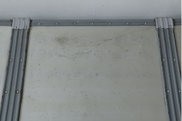 ビンテージ雑貨　MITSUKOSHI　BANKOKU　お部屋のアクセントになるジュラルミン船トランク(ジュラルミントランク、舟トランク、アルミトランク、センターテーブル、ローテーブル、収納、ディスプレイ、ヴィンテージ)(R-078266)