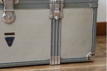 ビンテージ雑貨　MITSUKOSHI　BANKOKU　お部屋のアクセントになるジュラルミン船トランク(ジュラルミントランク、舟トランク、アルミトランク、センターテーブル、ローテーブル、収納、ディスプレイ、ヴィンテージ)(R-078266)