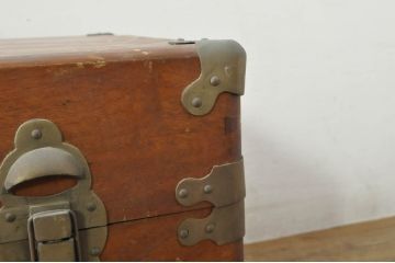 ヨーロッパアンティーク　くすのき(楠)材　レトロな空間を演出する船トランク(舟トランク、ブランケットボックス、トランクテーブル、センターテーブル、リビングテーブル、ローテーブル、ディスプレイ雑貨)(R-078268)