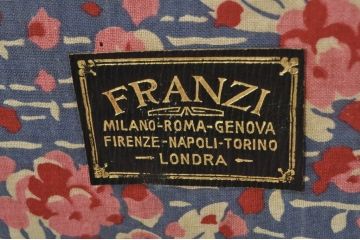 アンティーク雑貨　イタリア　FRANZI(フランツィ)　男前な雰囲気とかわいらしい雰囲気を併せ持つ舟トランク(船トランク、ローテーブル、センターテーブル、リビングテーブル、収納、ディスプレイ雑貨)(R-078269)