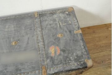 アンティーク雑貨　イタリア　FRANZI(フランツィ)　男前な雰囲気とかわいらしい雰囲気を併せ持つ舟トランク(船トランク、ローテーブル、センターテーブル、リビングテーブル、収納、ディスプレイ雑貨)(R-078269)
