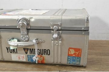 ビンテージ雑貨　BANKOKU　鍵付き!!　無骨な雰囲気がかっこいい、とっても軽いジュラルミン船トランク(ジュラルミントランク、舟トランク、アルミトランク、センターテーブル、ローテーブル、リビングテーブル、収納、ディスプレイ、ヴィンテージ)(R-078271)
