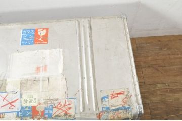 ビンテージ雑貨　BANKOKU　鍵付き!!　無骨な雰囲気がかっこいい、とっても軽いジュラルミン船トランク(ジュラルミントランク、舟トランク、アルミトランク、センターテーブル、ローテーブル、リビングテーブル、収納、ディスプレイ、ヴィンテージ)(R-078272)