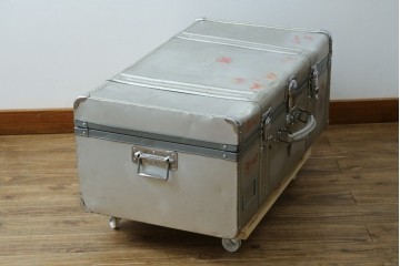 和製ヴィンテージ　BANKOKU　鍵付き!!　とっても軽いジュラルミン船トランク　(R-078272)