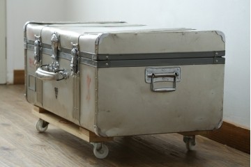 和製ヴィンテージ　BANKOKU　鍵付き!!　とっても軽いジュラルミン船トランク　(R-078272)