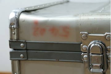 和製ヴィンテージ　BANKOKU　鍵付き!!　とっても軽いジュラルミン船トランク　(R-078272)