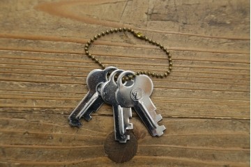 和製ヴィンテージ　BANKOKU　鍵付き!!　とっても軽いジュラルミン船トランク　(R-078272)