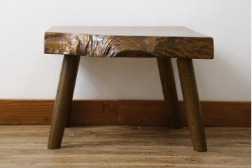 中古　民芸家具　木の温もりを感じられる栃の木(トチノキ)一枚板の重厚なスツール(花台、飾り台、サイドテーブル、板座チェア、椅子、イス)(R-078274)