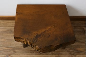 中古　民芸家具　木の温もりを感じられる栃の木(トチノキ)一枚板の重厚なスツール(花台、飾り台、サイドテーブル、板座チェア、椅子、イス)(R-078274)