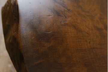 中古　民芸家具　木の温もりを感じられる栃の木(トチノキ)一枚板の重厚なスツール(花台、飾り台、サイドテーブル、板座チェア、椅子、イス)(R-078274)