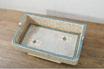和製アンティーク　レトロな雰囲気溢れるタイル張りの流し台(ガーデンシンク、モザイクタイル、タイルシンク、手洗い器)(R-078276)