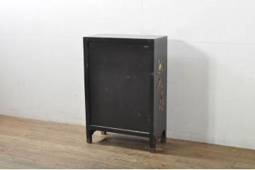 アジアンビンテージ　シノワズリ様式　玉石彫刻が目を惹く小振りなキャビネット(サイドキャビネット、収納棚、戸棚)(R-078279)