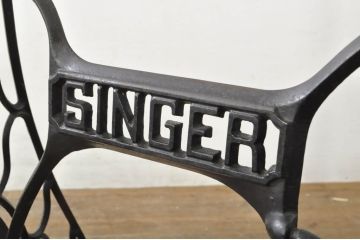 イギリスアンティーク　SINGER(シンガー)社　レトロな佇まいがお洒落なミシンの鉄脚(シンガーミシン、ミシンテーブル、ミシン台、英国)(R-078280)