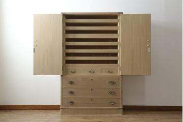 中古　美品　品のある佇まいが和の雰囲気を引き立てる加茂総桐箪笥(胴丸、総桐たんす、着物箪笥、衣装箪笥、引き出し、和タンス)(定価約100万円)(R-078284)