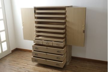 中古　美品　品のある佇まいが和の雰囲気を引き立てる加茂総桐箪笥(胴丸、総桐たんす、着物箪笥、衣装箪笥、引き出し、和タンス)(定価約100万円)(R-078284)