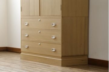 中古　未使用　展示品　伝統桐工芸品　加茂　イシモク社　凛とした佇まいが魅力的な総桐箪笥(並厚、総桐たんす、着物箪笥、引き出し、和たんす、衣装箪笥)(定価約55万円)(R-078285)
