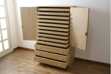 中古　未使用　展示品　伝統桐工芸品　加茂　イシモク社　凛とした佇まいが魅力的な総桐箪笥(並厚、総桐たんす、着物箪笥、引き出し、和たんす、衣装箪笥)(定価約55万円)(R-078285)