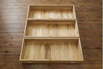 中古　未使用　展示品　伝統桐工芸品　加茂　イシモク社　凛とした佇まいが魅力的な総桐箪笥(並厚、総桐たんす、着物箪笥、引き出し、和たんす、衣装箪笥)(定価約55万円)(R-078285)