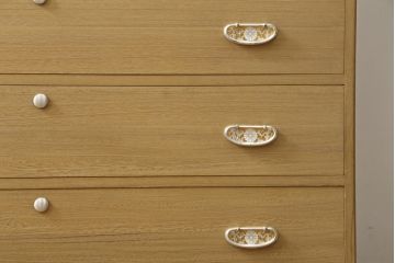 中古　未使用　展示品　伝統桐工芸品　加茂　イシモク社　凛とした佇まいが魅力的な総桐箪笥(並厚、総桐たんす、着物箪笥、引き出し、和たんす、衣装箪笥)(定価約55万円)(R-078285)