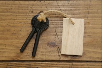 中古　未使用　展示品　伝統桐工芸品　加茂　イシモク社　凛とした佇まいが魅力的な総桐箪笥(並厚、総桐たんす、着物箪笥、引き出し、和たんす、衣装箪笥)(定価約55万円)(R-078285)