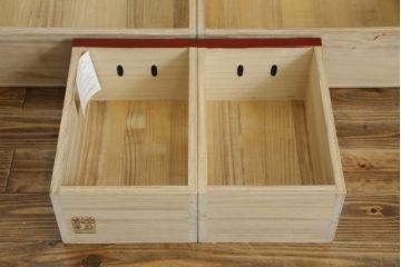 中古　超美品　希少モデル　伝統民芸家具　岩谷堂箪笥　黒々としたあられ金具と朱塗りの赤い木色のコントラストが格好良い月雫8号型衣装箪笥(和たんす、収納タンス、引き出し、サイドチェスト)(R-078286)