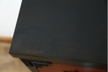 中古　超美品　希少モデル　伝統民芸家具　岩谷堂箪笥　黒々としたあられ金具と朱塗りの赤い木色のコントラストが格好良い月雫8号型衣装箪笥(和たんす、収納タンス、引き出し、サイドチェスト)(R-078286)