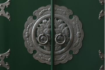 中古　美品!!　二本松工藝館　田中家具　個性的でモダンな佇まいの両開き戸付きチェスト(サイドチェスト、和タンス、整理箪笥、収納箪笥、引き出し、観音箪笥、衣装箪笥)(定価約65万円)(R-078287)