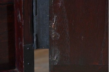 和製アンティーク　明治大正期　前面・内部桐(キリ)材　松・巾着・鶴・亀の縁起物をあしらった金具が魅力的な佐渡箪笥ローチェスト　(R-078291)