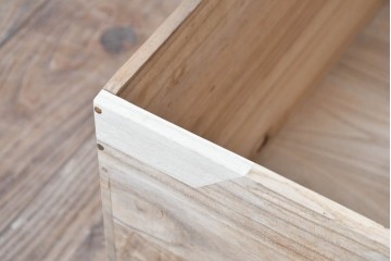 和製アンティーク　明治大正期　前面・内部桐(キリ)材　松・巾着・鶴・亀の縁起物をあしらった金具が魅力的な佐渡箪笥ローチェスト　(R-078291)