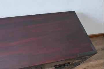 和製アンティーク　明治大正期　前面・内部桐(キリ)材　松・巾着・鶴・亀の縁起物をあしらった金具が魅力的な佐渡箪笥ローチェスト　(R-078291)