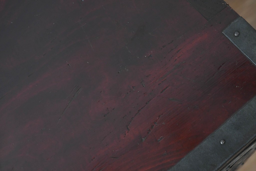 和製アンティーク　明治大正期　前面・内部桐(キリ)材　松・巾着・鶴・亀の縁起物をあしらった金具が魅力的な佐渡箪笥ローチェスト　(R-078291)