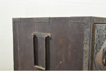 和製アンティーク　前面内部・桐材　鶴亀　七福神　縁起物の金具が贅沢に施された佐渡箪笥ローボード(和タンス、時代箪笥、衣装箪笥、桐たんす、収納箪笥、引き出し、テレビボード、テレビ台)(R-078293)