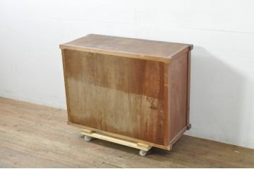 和製アンティーク　どこか懐かしいレトロな雰囲気の関東水屋箪笥サイドボード(食器棚、サイドキャビネット、収納棚、戸棚、テレビ台、テレビボード、店舗什器)(R-078296)
