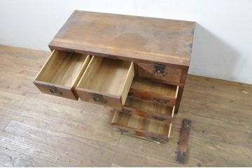和製アンティーク　前面欅(ケヤキ)材　天板・側面栗材　真鍮金具　新潟産の帳場箪笥ローボード(テレビ台、テレビボード、時代箪笥、収納棚、戸棚、サイドボード、サイドキャビネット)(R-078302)