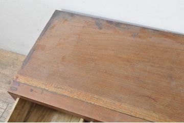 和製アンティーク　前面欅(ケヤキ)材　天板・側面栗材　真鍮金具　新潟産の帳場箪笥ローボード(収納棚、戸棚、サイドボード、サイドキャビネット、テレビ台、テレビボード)(R-078303)