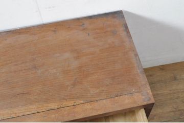 和製アンティーク　前面欅(ケヤキ)材　天板・側面栗材　真鍮金具　新潟産の帳場箪笥ローボード(収納棚、戸棚、サイドボード、サイドキャビネット、テレビ台、テレビボード)(R-078303)