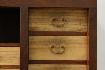和製アンティーク　前面(欅材)　天板・側面(栗材)　真鍮金具　新潟産の帳場箪笥　(R-078304)