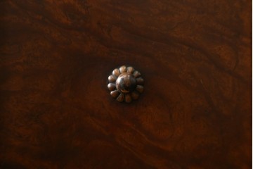 和製アンティーク　前面(欅材)　天板・側面(栗材)　真鍮金具　新潟産の帳場箪笥　(R-078304)