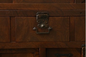 和製アンティーク　前面(欅材)　天板・側面(栗材)　真鍮金具　新潟産の帳場箪笥　(R-078304)