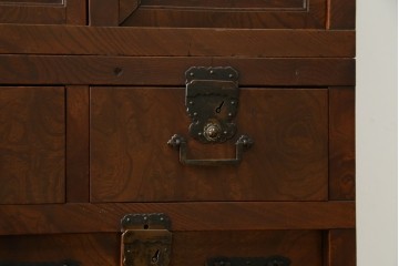 和製アンティーク　前面(欅材)　天板・側面(栗材)　真鍮金具　新潟産の帳場箪笥　(R-078304)
