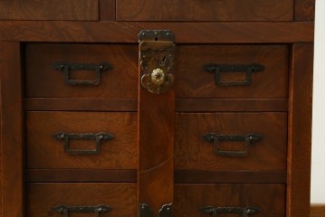 和製アンティーク　前面(欅材)　天板・側面(栗材)　真鍮金具　新潟産の帳場箪笥　(R-078304)