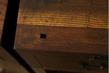 和製アンティーク　前面(欅材)　天板・側面(栗材)　真鍮金具　新潟産の帳場箪笥　(R-078304)